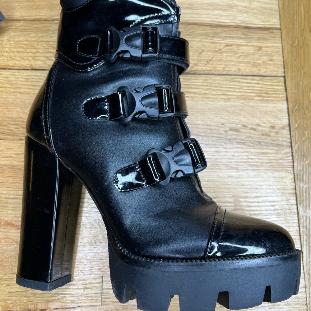 Black High Heel Buckle Boots-size 7.5